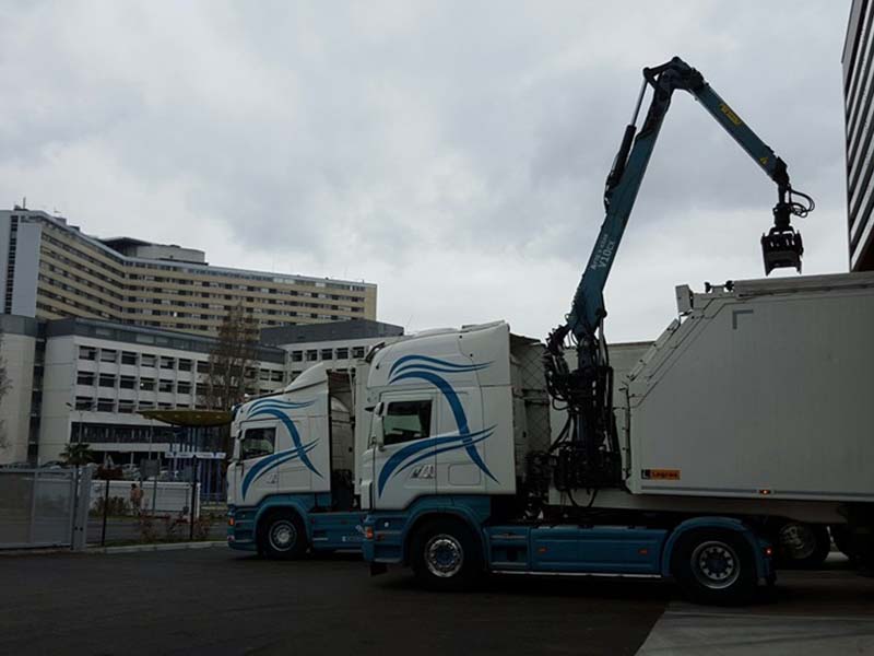 STC Transports Chaignaud : camions à fonds mouvants grues à Barbezieux près d'Angoulême en Charente (16)