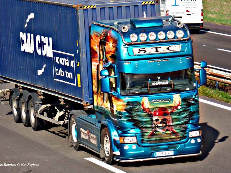STC Transports Chaignaud : camions portes conteneurs à Barbezieux près d'Angoulême en Charente (16)